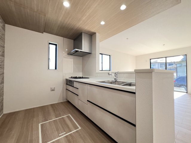 橿原市北妙法寺町全１棟|対面式システムキッチン