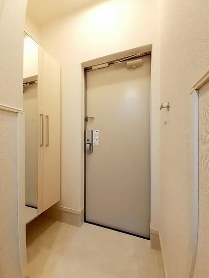ラシュレ十条の玄関