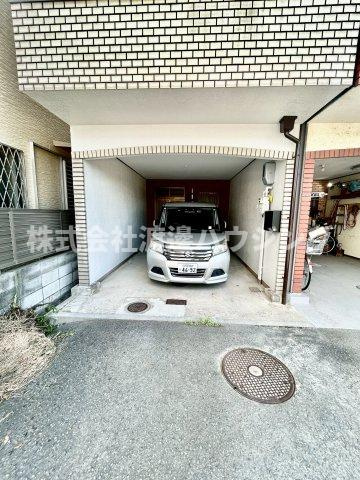 玉串元町一戸建の駐車場|大型車も入ります。