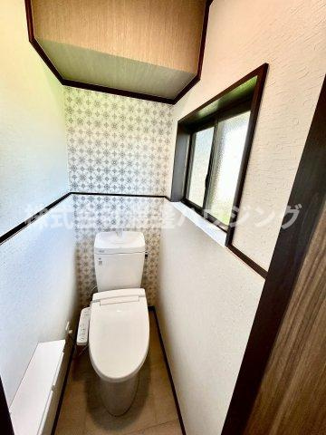 玉串元町一戸建のその他|トイレにも窓ございます
