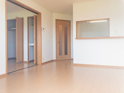 【居間・リビング】 | カルム・プロムナードⅠ | ゆったりとしたリビングです