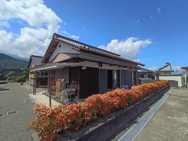 西条市飯岡3772-2　中古住宅の外観