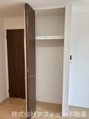 【その他】 | グランシャリオ本庄 | リビング収納