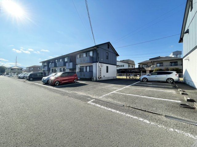 シャトル沖浜　C棟の駐車場