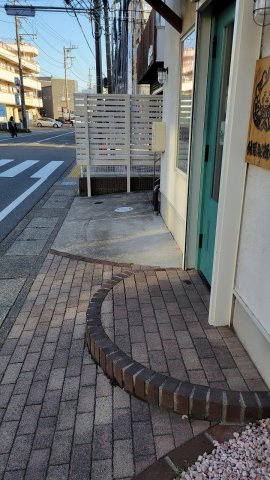 藤沢市辻堂西海岸１丁目の店舗事務所の玄関