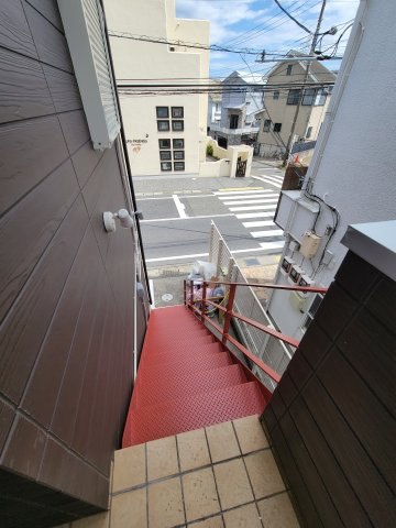 藤沢市辻堂西海岸１丁目の店舗事務所のエントランス