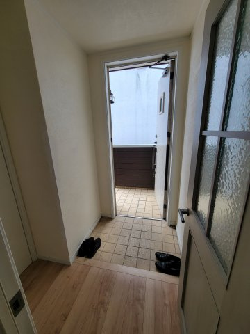 藤沢市辻堂西海岸１丁目の店舗事務所の玄関