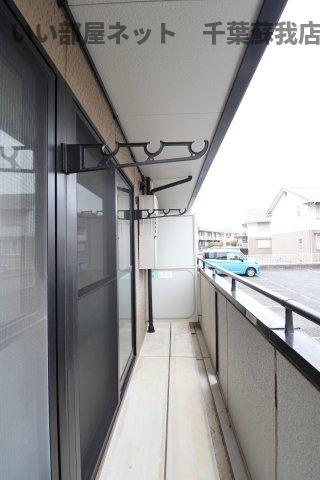 ロイヤルハウスAのバルコニー|バルコニーからの眺めを楽しみながら食事をしませんか