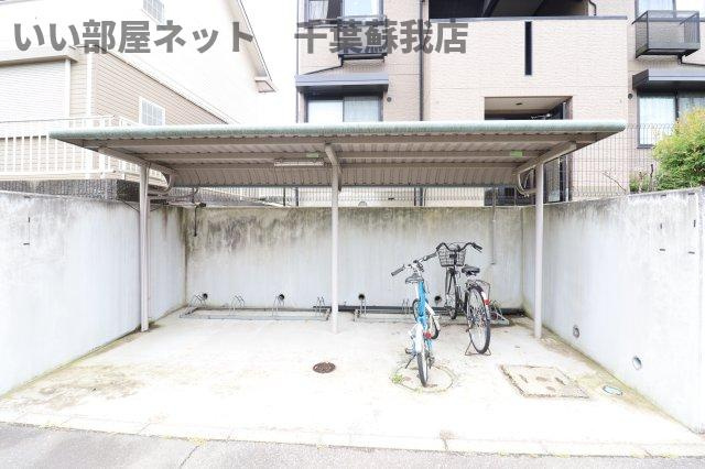 ロイヤルハウスAの駐車場|駐輪場