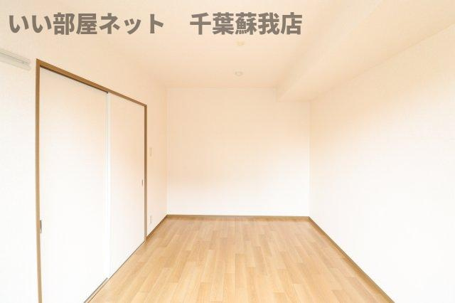 ロイヤルハウスAの洋室|スタンダードな洋室です