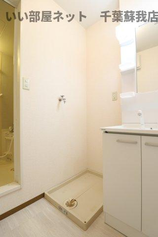 ロイヤルハウスAの洗面所|忙しい朝には欠かせない洗面所です