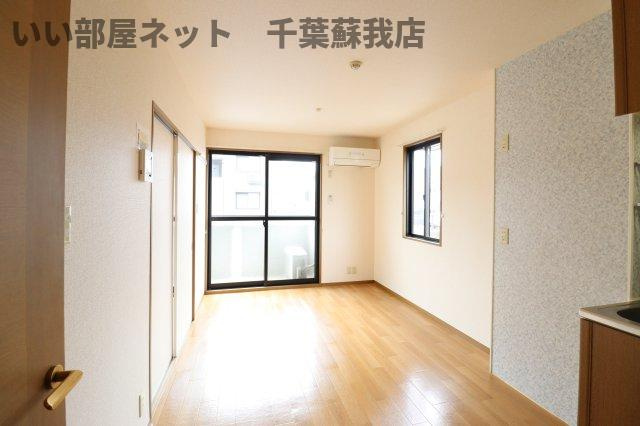 ロイヤルハウスAの居間・リビング|ゆったりとしたリビングです