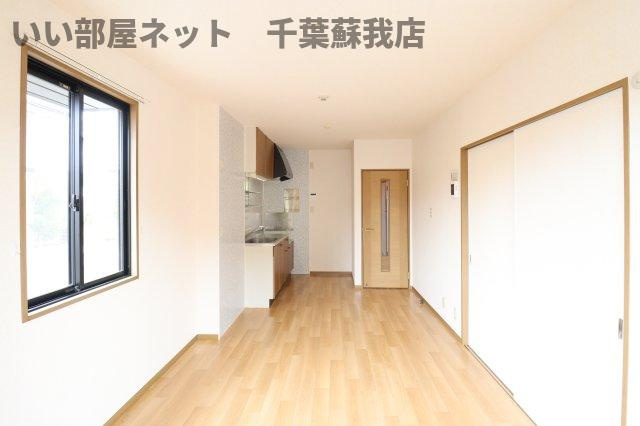 ロイヤルハウスAの居間・リビング|使いやすい居間です