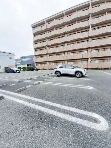 レルベ保田窪の駐車場