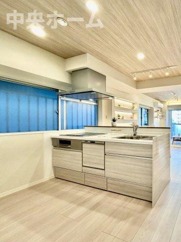 トーア南砂マンションのキッチン|ワイドで収納豊富なシステムキッチン・