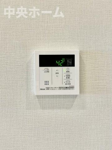 トーア南砂マンションの発電・温水設備|【給湯リモコン】外での一日を忘れさせてくれるオートバス機能でお好みの湯量・温度に調整された浴槽。