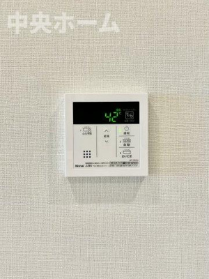 【発電・温水設備】 | トーア南砂マンション | 【給湯リモコン】外での一日を忘れさせてくれるオートバス機能でお好みの湯量・温度に調整された浴槽。