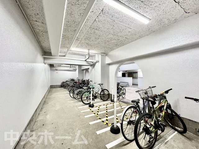 トーア南砂マンションの駐輪場|【自転車置き場】最新の空き状況や費用などの詳細は担当スタッフまでお問い合わせください。