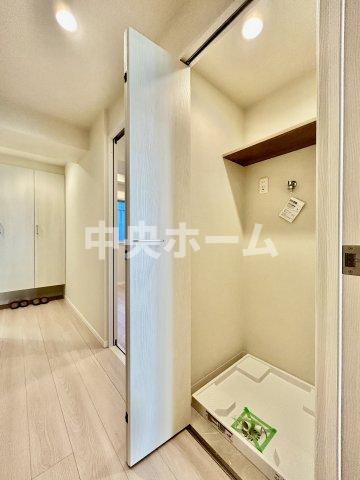 トーア南砂マンションのランドリースペース|【ランドリースペース】担当者がスケールを持ち歩いておりますので、ご見学時には現在お使いの洗濯機などがきちんと収まるかなどもチェックして下さい。見学前に測っておくと非常に便利だと思います。