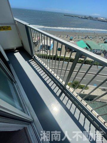 ルックハイツ江ノ島のバルコニー|バルコニーからの眺めを楽しみながら食事をしませんか