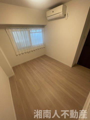 ルックハイツ江ノ島の洋室|落ち着いた色調の洋室です