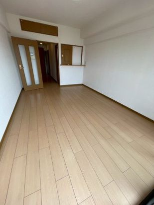 ユウメイトビルの洋室