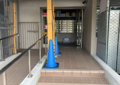 【ロビー】 | シーアイハイツ町田Ｇ棟 | ラウンジは、マンションの共用スペースに椅子やテーブルなどを配置した利用者が寛げる空間です。屋内型ラウンジと屋外型ラウンジがあります。共用部分の管理状況と合わせて、詳細については現地でご確認ください。