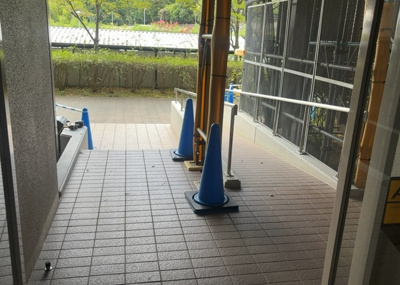 【ロビー】 | シーアイハイツ町田Ｇ棟 | ロビーというと、エントランスと何がちがうの？と思いますよね。実はロビーとエントランスには明確な決まりはありません。物件によっては、エントランスを入って広がるある程度の広さのある空間がロビーとなります。