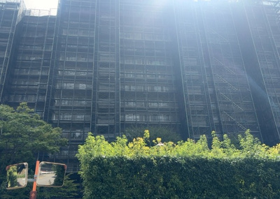 【現況写真】 | シーアイハイツ町田Ｇ棟 | 道幅が広い場所は日当たりや風通が良好です。幅が広いのですれ違いも可能ですし大きな車でも駐車可能！一方で、大型車が通ることも多くなるため交通量の増加により騒音に繋がります。また土地の値段が高くなります。