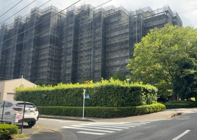 【外観】 | シーアイハイツ町田Ｇ棟 | 外観はマンション管理がされているかの目安になります。築年数が古いと、壁面は劣化してひび割れが生じることも！建物が古びていても細かいところが修繕されていると、きちんと管理されているなぁと感じるでしょう。