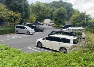 【駐車場】 | シーアイハイツ町田Ｇ棟 | 駐車場と明記されていても、最小スペースでつくられた駐車場だと大型車は駐車できなかったり、出入りしにくくなったりする可能性があります。お車のサイズと購入したい物件の駐車場のサイズを現地で確認しましょう。