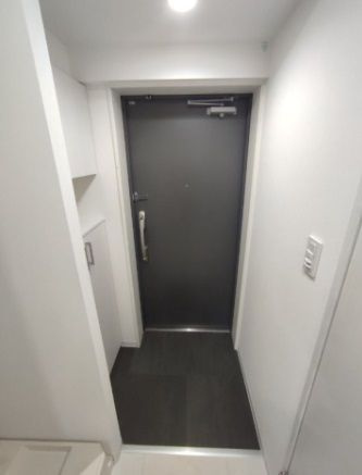 ＬＩＶＡＲＴ 　ＳＥＡＳＯＮ幡ヶ谷の玄関