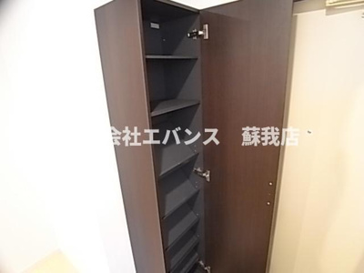 【玄関】 | Duo本千葉（デュオホンチバ） | 収納もある玄関です