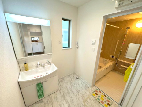 函南町塚本　新築戸建　全2棟　A棟　　の独立洗面台