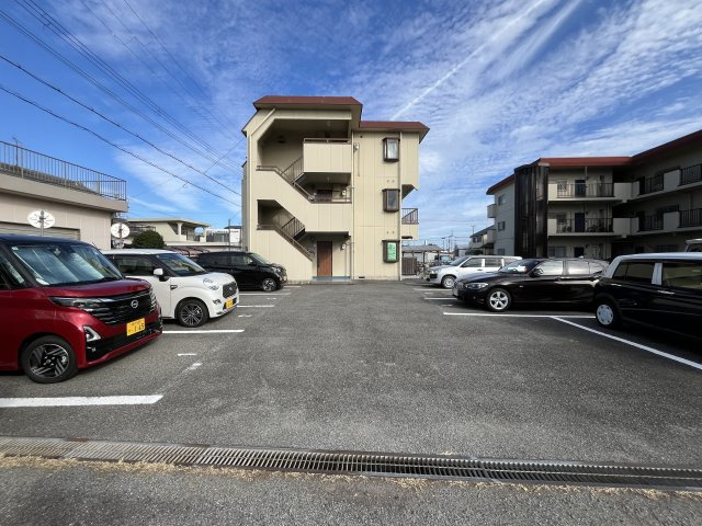 マンション北川の駐車場