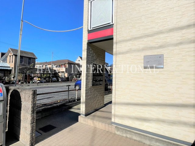 レオパレス紅葉のエントランス