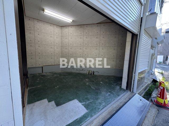 大黒町貸家の駐車場