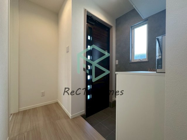 姫路市新在家１丁目の新築一戸建の玄関