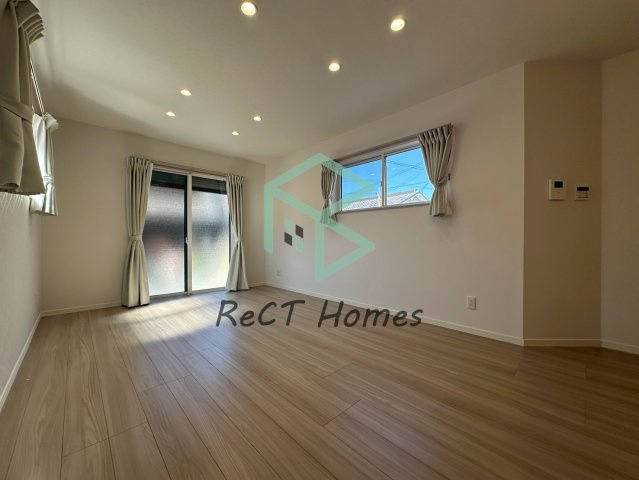 姫路市新在家１丁目の新築一戸建の居間・リビング