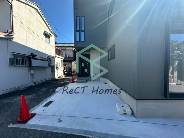 姫路市新在家１丁目の新築一戸建の前面道路含む現地写真