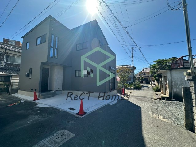 姫路市新在家１丁目の新築一戸建の前面道路含む現地写真