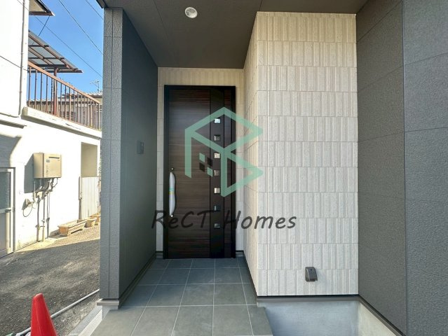 姫路市新在家１丁目の新築一戸建の玄関