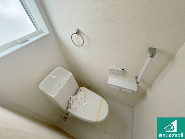 神戸市北区甲栄台　新築一戸建てのトイレ|1・2階の2ヶ所にあるので、朝の忙しい時間の順番待ちもなく、深夜の利用にも大変便利です。