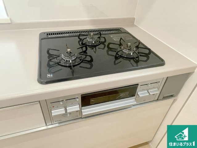 神戸市北区甲栄台　新築一戸建ての設備|ダブル高火力Ｓｉセンサー付きコンロ！３口あるので、まとめて料理をする時も大活躍！
