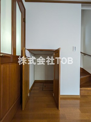 【内装】 | 世田谷区桜上水３丁目戸建 | リビング収納