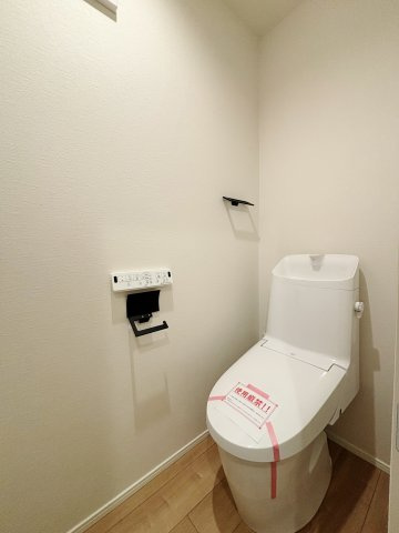 豊島区上池袋3丁目 全3棟 2号棟のトイレ|トイレは1階と3階それぞれに設置しています
忙しい朝にも便利です