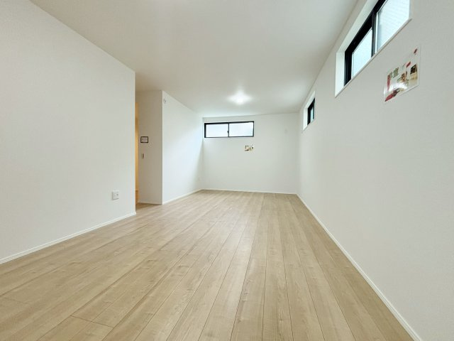 豊島区上池袋3丁目 全3棟 2号棟の洋室|1階12帖洋室は2ドア仕様につき二部屋に仕切る事ができます
5帖側洋室より