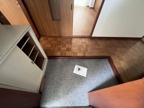 赤峯マンションの玄関