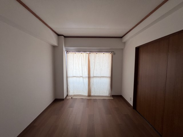 赤峯マンションの洋室