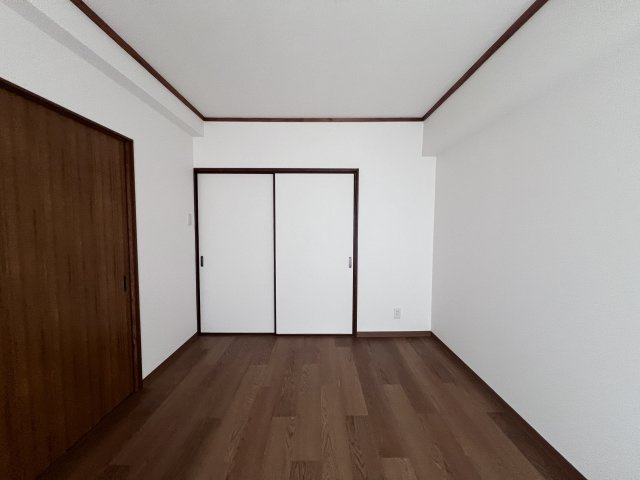 赤峯マンションの洋室